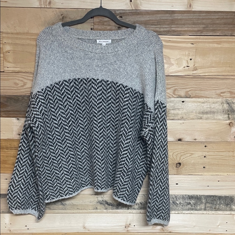 Blu Pepper size L Gray & Black Balloon Sleeve Super Soft Boxy Oversized Sweater